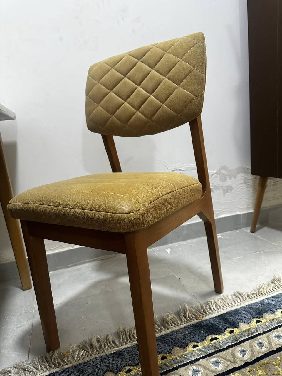 سلام عليكم ورحمة الله ميز طعام ب٣٥٠ جديد خشب زان اصلي  قياسه ١٨٠*٩٠ ست كراسي
مكانه نجف مجمع طيبة 

للشراء التواصل مع الرقم ***********
