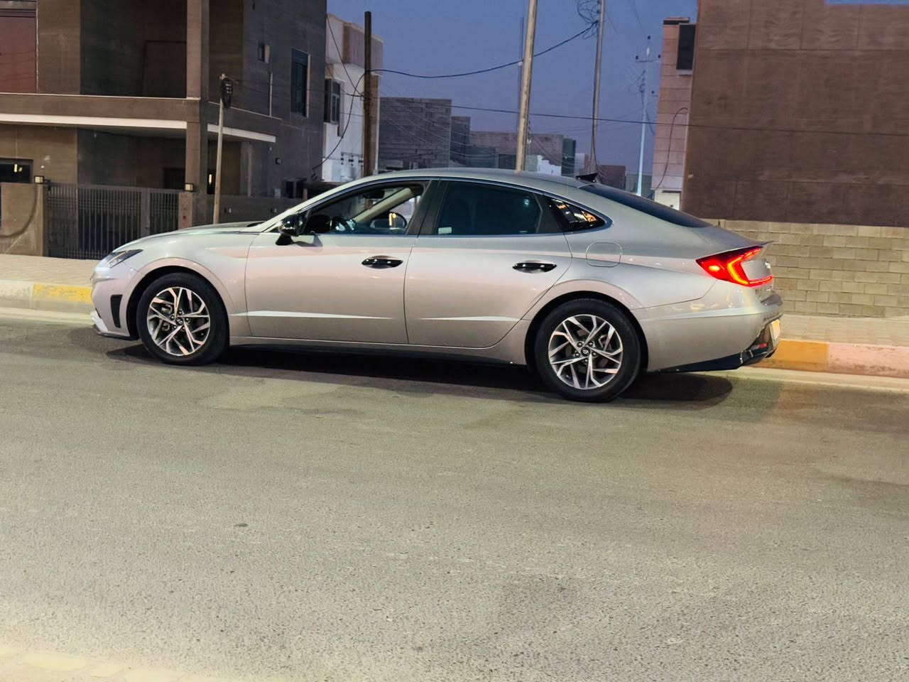 سوناتا 20
فول عدا الفتحه
جامبغ وبنيد حادثها بدون دواخل
سياره كامله ماناقصها اي شي
سعر 150 وبيها محال قليل
*********** ديوانية, القادسية

