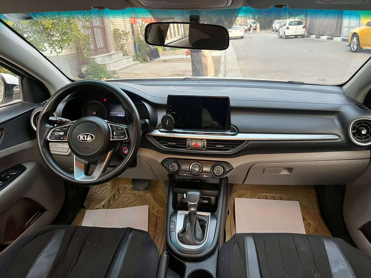 السلام عليكم

كيا سيراتو 2019 
موصفات عادية المجموعة الدولية
 
على ايدي من الشركة ماخذها زيرو 

مري شفط 
 تحكم ستيرن 
قطعتين تبريد 
مكينة 1600 دوش تنفس طبيعي
 
بيها 3 قطع بارد اثر طخات بسيطه مال شارع 
الجاملغ الخلف السائق 
الباب الخلف السائق 
باب السائق
 
وبيها بنيد ابو كيه رجع على السياره و ضربه فبدلته
 
ايرباك و دواخل و كير مكينه باتري تخم تاير تبريد كلشي ١٠٠٪؜ ربع دينار متصرف عليها جاهزه من كلشي مال جناي

ماشيه 263,000km

مكانها بغداد. مكلف بالنشر الشراي يتصل
سنوية بأسمي تحويل ثاني يوم 
وبيها هزة جديدة 
رقم الهاتف :***********
