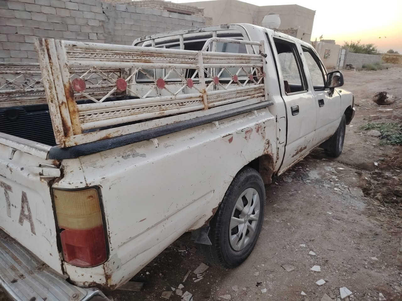 بيكم موديل ٩٢ رقم واسط 
محرك وكير كروسيده جدد  بكان السياره الناصريه قضاء  الفجر السعر  ٢٤ ورقه وبيها مجال  ***********
