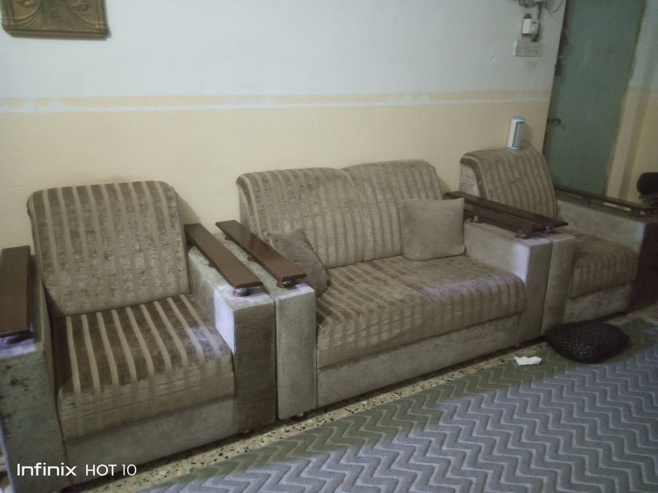 طخم قنفات للبيع جدا نظيف استعمال قليل عشر مقاعد خمس قطع السعر 350


**إذا كنت صاحب هذا الإعلان وتريد حذفه لأي سبب، رجاءا أرسل رسالة إلى الدعم الفني**