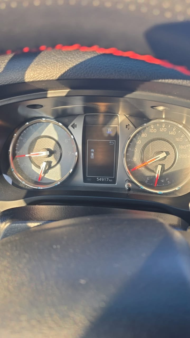 سلام عليكم متوفر بيكم جي آر موديل 2022 مكفوله ماشيه 54 ألف رقم بغداد مميز سياره جديده من تخم تاير من كلشي أتواصل ***********
