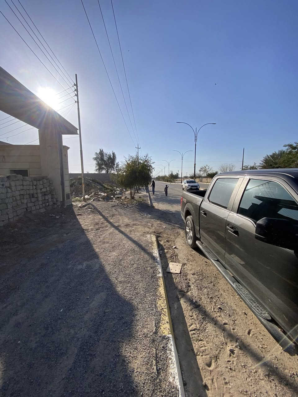 للبيع دار طابو صرف مساحة 512 متر  قيد الانشاء الواجهة حلان الدار ركن مباشر على شارع الحياه شارع 30 الدار 5 غرف نوم استقبال صالة داخلية مطبخ حار بارد صحيات الطابق الارضي والطابق الثاني الدار شغل فول نظام كامرات الدار مسس كهرباء وماء ومجاري للاستفسار مراسلة الصفحة او الاتصال على الارقام التالية 
***********
***********
