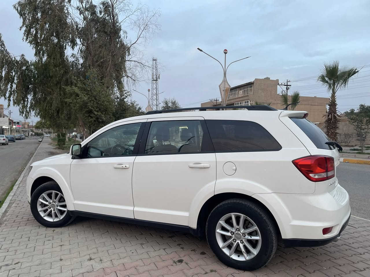 دوج جورني ٢٠١٧
رقم سليمانية 
٦ سلندر 
٧ راكب 
٣ قطع تبريد
ايرباكات سليمه 
ماشية 186000كم 
ضررها فقط شبرين جاملغ الخلفي وباب خلف  السايق مبدل بامريكا 
للاستفسار الاتصال على الرقم 
*********** 
مكان كركوك
