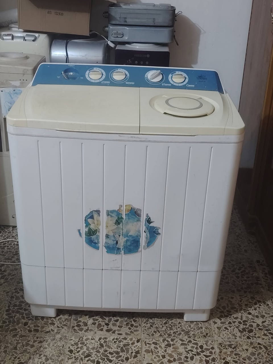 مجموعة غراض للبيع شرط الفحص والنضافه الشراي يخابرني اويراسلني واتساب هذا رقمي ***********
