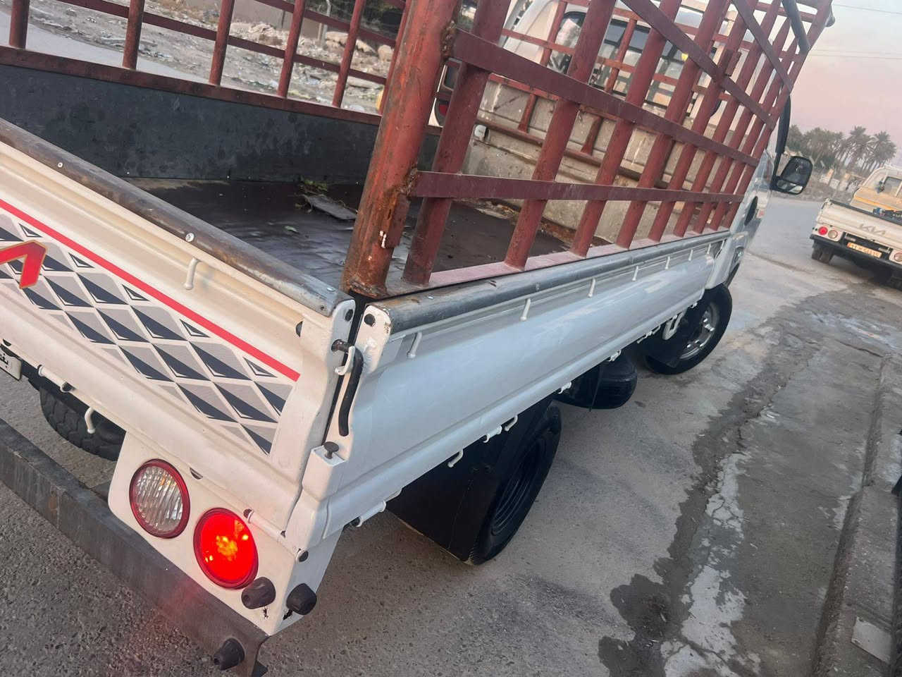 سلام عليكم فحل موديل 11رقم بغداد  محرك 4000 مفتوح  محرك وكير وكسن وشاصي كفاله بدون صبغ بدون حادث  تخم تاير جديد تبريد ثلج شاصي مكفول قواطي وضع شركه تانكي 120 دوشمه كاعيه وكشانت جدد رقم شاصي واضح  قفل قفل قفل 110 بدون زحمه إذ متشتري لا تخابر ***********        ***********
