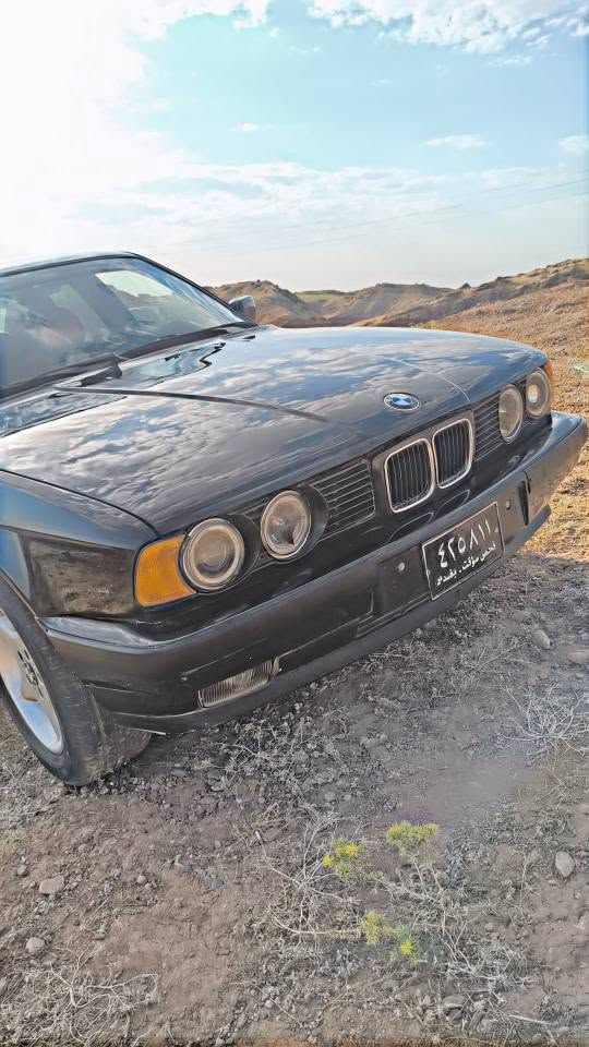 BMW 525 
گێڕ ئۆتۆماتیک 
سڵایت دوو جام کارەبایی 
ئاڕم پلاستیکی سلێمانی 
بەشەرتی گێڕ و مەکەینەو تەقەو ڕەقەی نیە 
***********واتسئاپ شمشمل, السليمانية
