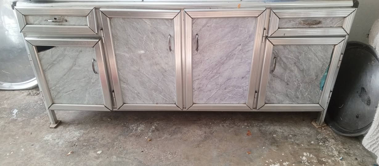 السلام عليكم كاونتر ثلاث قطع ثقيل الوزن سعره 200/ ***********
