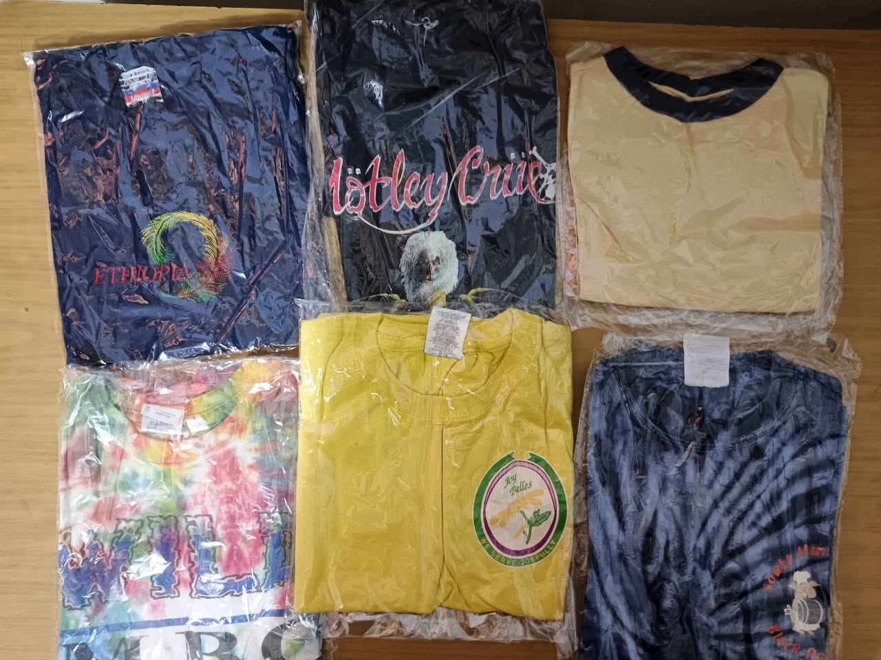 السلام عليكم ، هذني جان والدي مفتح بيها و عزلنا
القطع المغلفة مغسولة و مرتبة عددهن ٦٦
و القطع الغير مغلفة عددهن ٢١ 
اريد ابيعهن سوية كلهن ياخذهن لان منكدر نفتح بعد 
للتواصل واتس ***********
او تليكرام 
@qk_kd
قدر السعر و خاف الله و بيهن مجال و تدللون
