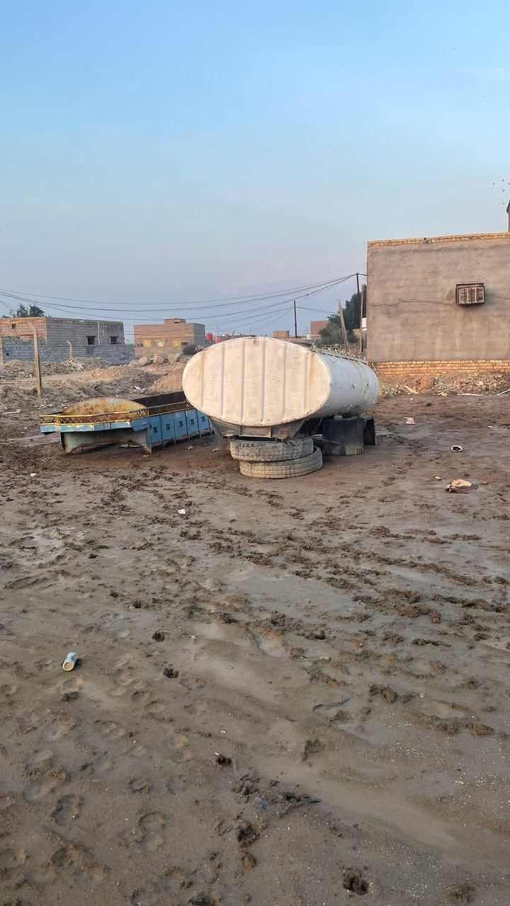 السلام عليكم تانكي للبيع طول ٤متر مال زيل مكاني الناصريه باقي التفاصيل عل هاذه الرقم ***********
