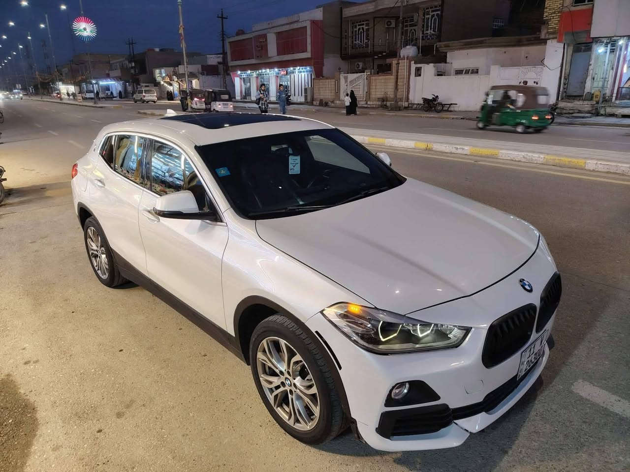 سلام عليكم. 
BMW. X2 2018. 
وارد أمريكي حادث دعاميه أمامه فقط وبالعراق بنيد أو باب خلفي صبغ فقط باقي السياره مكفوله. 
مواصفات فول.١/١ بنوراما. شاشه داتاشوب. رادار. كشنات فول خزن. 
مكينه ٤ سلندر تون بور تيربو يعني طياره ارضيه. رقم بغداد. دولي سنويه ل٢٠٣٠ وبسمي. ماشيه ١٤٠ مايل مكان واسط سعر 145. رقم تلفون *********** الرقم الثاني ***********
