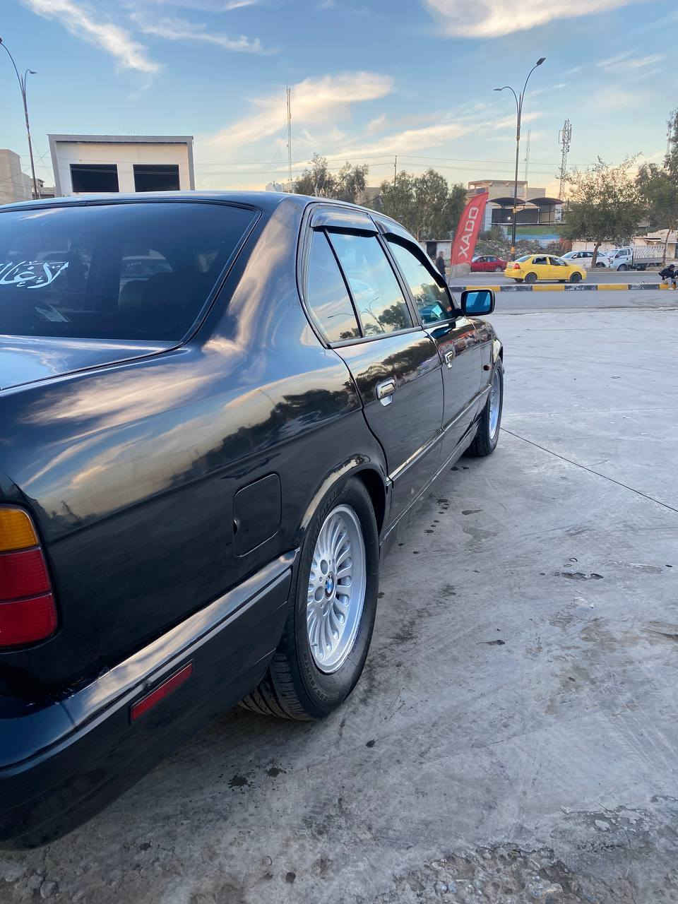 السلام عليكم سياره بي ام 540  v8 اصل  موديل 93 مكينه وكير شرط جدد فول بس كير عادي مصبوغه جماليه جديد اسود ملكي غرفه صاج جديده ويه الارضيه  اربع جامات كهرب منضومه تبريد كلها جديده تبريد قطعتين ثلج ❄ تدفئه نار 🔥طخم امامي وخلفي كلو جديد طخم تاير 
جديد وايرمنيه كلها شرط شغاله مابيها شي مايشتغل رقم وسنويه مشروع وطني جديد 2029 شرط التحويل سياره ترايك للبصره جاهزه مابيها نقص السعر 71   ورقه وبيها مجال للشراي للستفسار الاتصال على الارقم ***********
*********** مكاني موصل حي البكر
