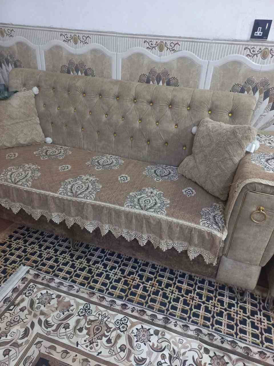 السلام عليكم قنفتين للبيع نجارة العنوان بغداد التصال على هذا الرقم***********
