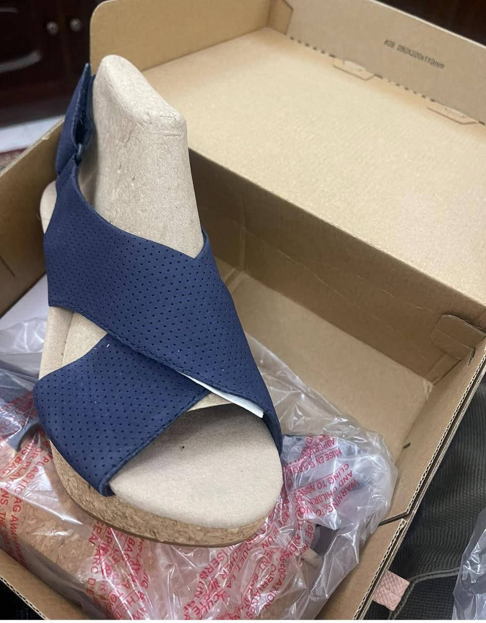 حذاء نسائي  كلارك
حذاء سبورت نايك  يرهم  نسائي  ورجالي


**إذا كنت صاحب هذا الإعلان وتريد حذفه لأي سبب، رجاءا أرسل رسالة إلى الدعم الفني**