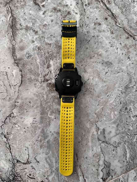 السلام عليكم ساعا كارمن فينكس ٦ برو 
حجم ٤٧ حالتها ممتازة 
شحن يدوم اكثر من ١٢ يوم حسب الاستعمال 
معاها سير حديد إضافي 
وكيبل شحن اصلي 
مكاني الشعب 
السعر ٣٠٠ 
***********
