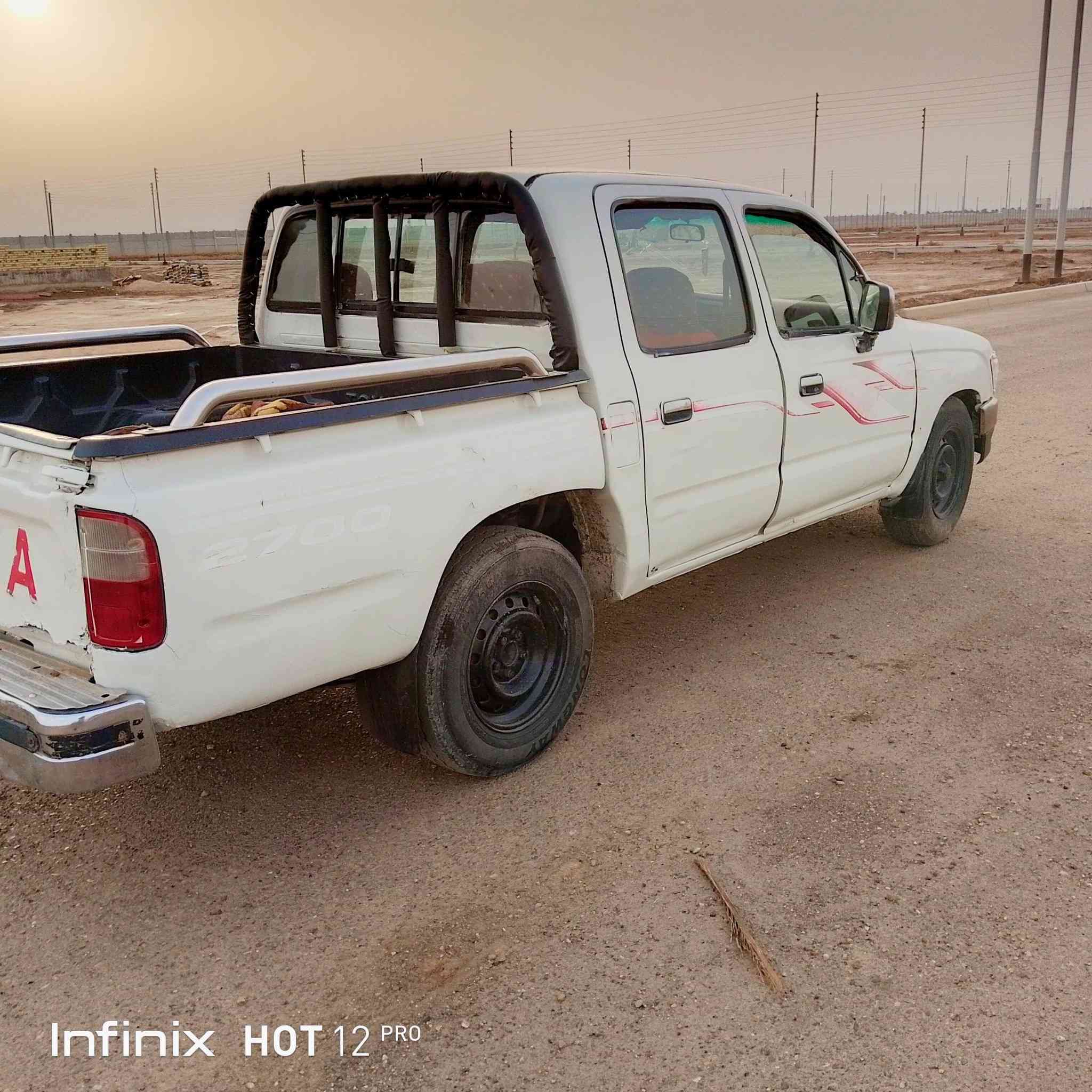 السلام عليكم 
سياره بيكب للبيع موديل 2000
گير .  محرك . خير من الله 
كهربائيات كلها شغاله سياره مال جناي
السعر 60 
التفاصيل خاص
او هذا الرقم ***********
