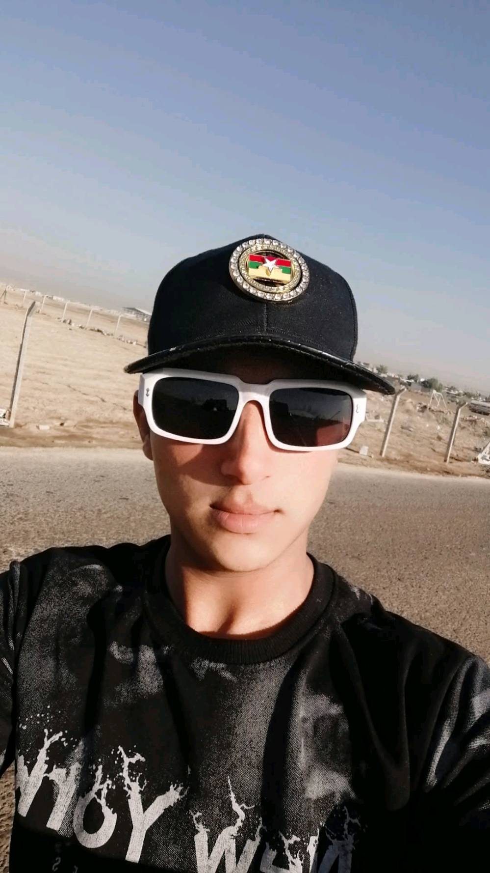 السلام عليكم شباب
​حبيت أعرض خبراتي للعمل، ومستعد للاستلام فوراً. عندي خبرة قوية وممتازة بالمجالات التالية:
​🍔 مجال المطاعم: خلفة صلصات (ثومية ممتازة)، تجهيز كافة الطلبات، بركر، وفنكر.
​🧴 مجال الكوزمتك والمبيعات: خبرة بمحلات الكوزمتك، مبيعات، وترتيب بضاعة، بالإضافة إلى التحميل والتفريغ.
​🧼 غسل السيارات: خبرة بغسل السيارات، وأعرف اشتغل على جهاز الجك باحترافية.
​📍 السكن: الدورة / حي الميكانيك