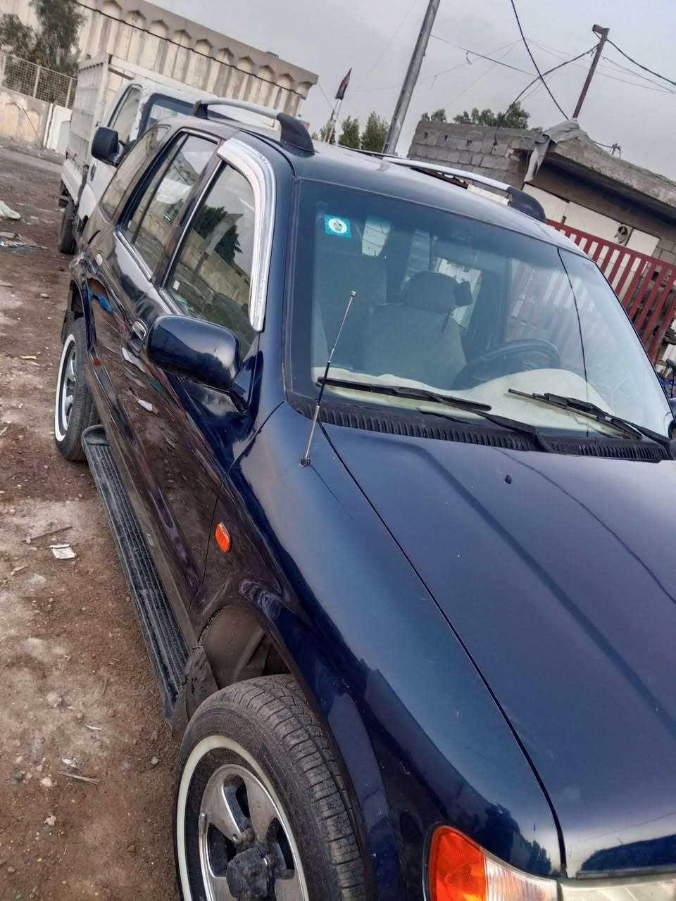 السلام عليكم سبورتج 94 تبريد. ثلج تخم تايرت جديد الداخل. نضيف  مصبوغة عام ب42 وبيهة مجال و*********** وتساب فقط
