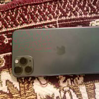 ايفون 11برو ماكس ذاكره 256 بطاريه 100 مبدله وكاله التلفون نضيف شحنه زي...