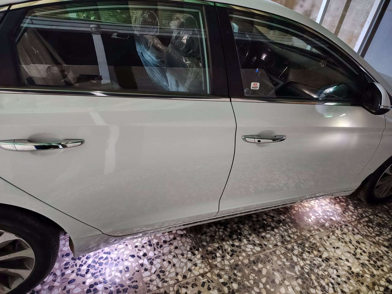 HYUNDAI SONATA 2015
🔵وارد أمريكي 
🔵محرك 2400
🔵بصمه 
🔵مقاعد كهرباء جلد تدفئه تبريد
🔵ستيرن كهرباء تحكمات 
🔵شاشه كبيره حساسات خلفيه
🔵نقطه عمياء ومري كهرباء هيتر
🔵اناره محيطيه lED
🔵بصمة ابواب 
🔵انارة ترحيب جانبيه 
🔵لايت زينون 
__________________________
🔴صور الحادث كما موضح امامك بلتقرير 
🔴صبغ بابين وجاملغ امامي والبنيد مفتوح مطبع فقط فتح بدون ضرر 
—————————————
السياره كامله مكمله حداديه توني مسويها تخم تايرات ادامه كامله محرك نضيف ومكفول وناعم خير من الله السياره ربع متصرف عليها ماشيه 77 الف حقيقي رقمها بغداد الجديد بأسمي هزه وبراد كله جديد مكاني النجف الاشرف حي ميسان 
السعر $118
وبيها مجال 
*********** واتساب
*********** اتصال
