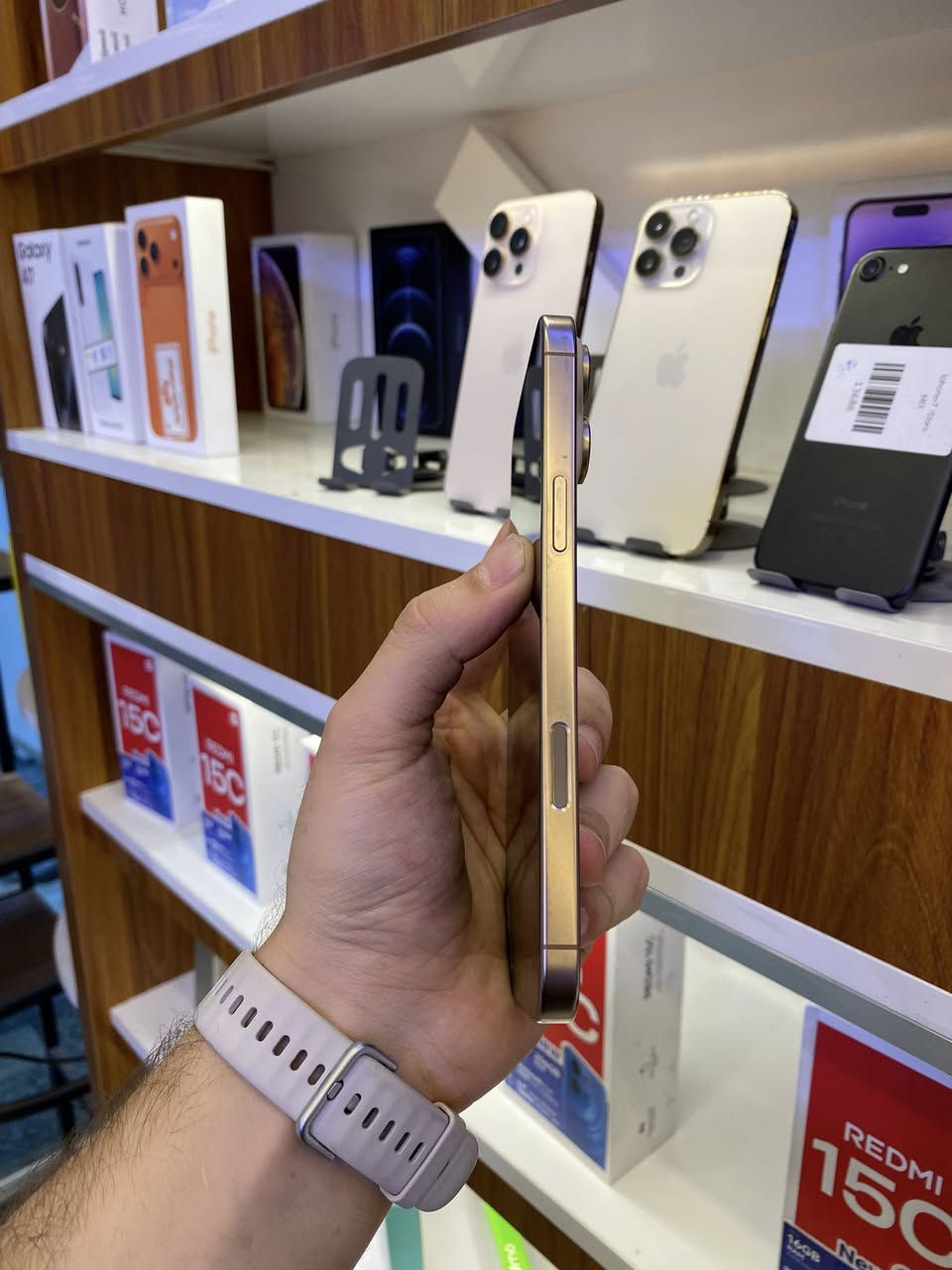 16  برو ماكس
ذاكرة 256 بطارية 93% شرق اوسط نظافه 100% مع كامل ملحقاته السعر 1350🔥
***********
