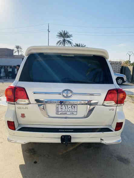 السلام عليكم لاندكروز موديل 2013خليجي سيارة جدا نضيفة بحالة جيدة طخم تاير وحدادية وتبريد كير محرك V6مكفول على وضع الشركة  ماشيه 170 الف رقم بغداد باسمي فقط ربع باب السايق صبغ وبارد بسيط بل جاملغ مكاني الحلة /جبلة 
السعر 355 بيها مجال بسيط السونار موجود  
رقم 
***********
