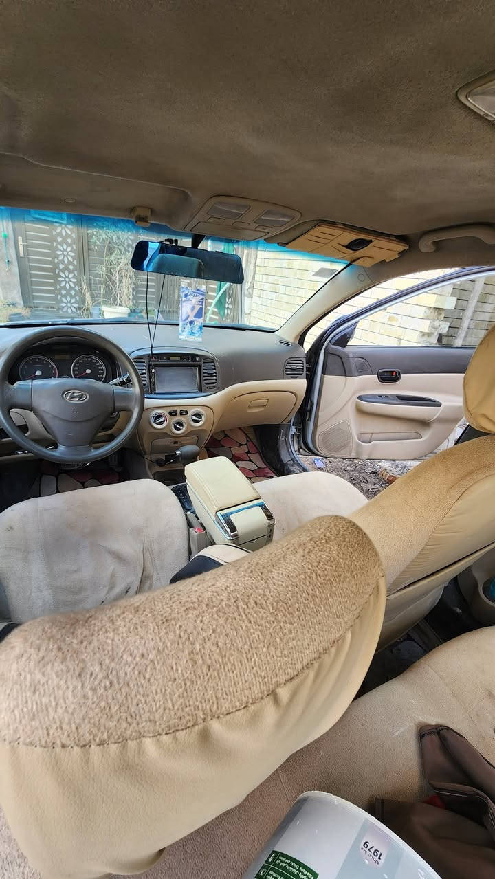 سيارة اكسنت للبيع الحدادة ريد لها شغل والبدي جارد  بسمي كير ومحرك تفحص وتدلل السعر 80 مكاني بصرة مركز رقم الهاتف ***********
