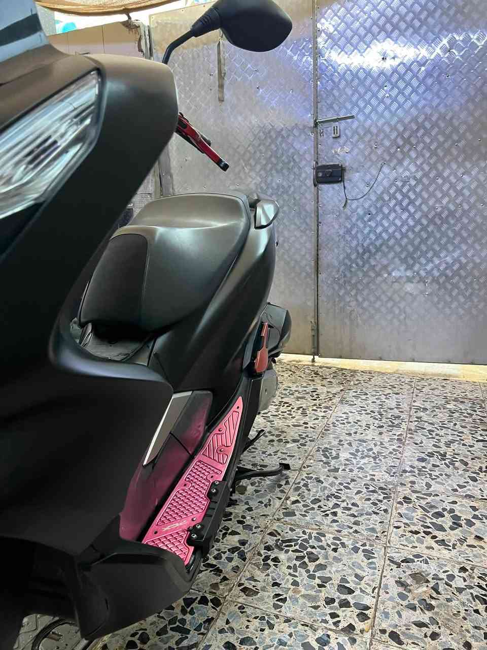 السلام عليكم دراجةBSXالجيل الثالث دراجة نضافة100%كتلوك كامل أوراق وصل  رمبة حتى گمرگ مدفوع السعر17ونص وبيها مجال للشراي العنوان البلديات
***********
