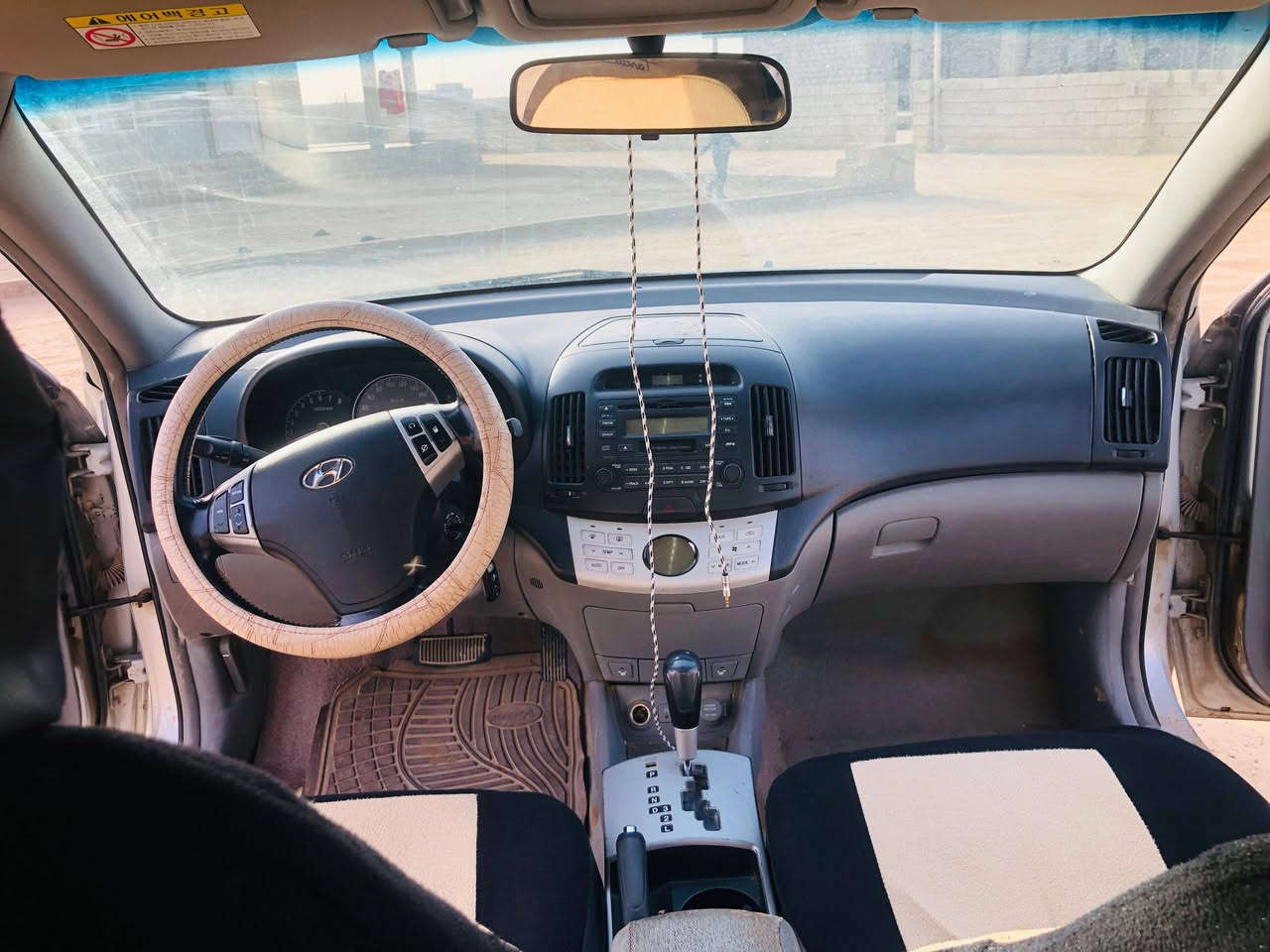 السلام عليكم
افانتي 2010 ادوات تبريد تدفئه كهربائيات كل شغاله 

محرك 16 دكشن عالي جديد صدر امامي خلفي جديد السياره ماناقصها اي شيء 

السعر 39 وبيها مجال الشراي يتصل ***********
