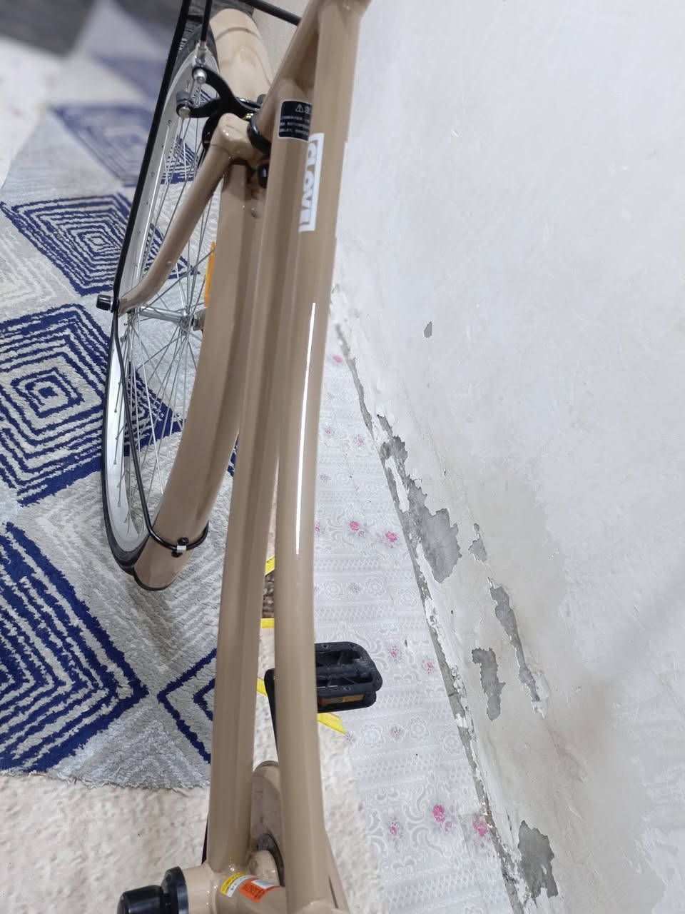 السلام عليكم بايسكل للبيع كفاله عامه بايسكل جديد موديل 2018 لون ككوي مخزن بي ضربات خفيفه جدآ نوعيه شركه كلوف ارغب شركه بايسكل باله سعر 170 وبي مجال للطيبين الرقم 🌹(***********) للتواصل واتساب 🌹
