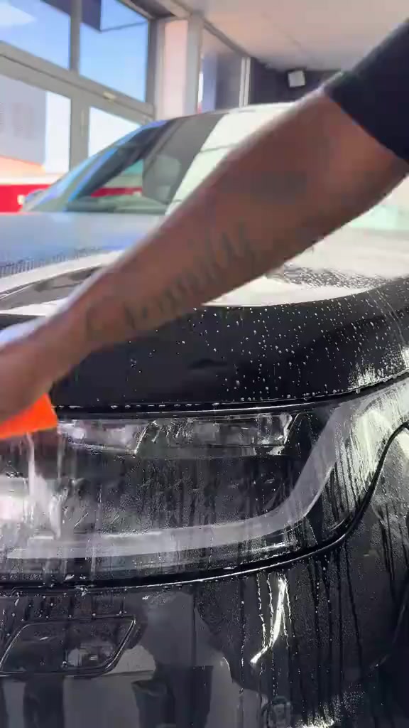 ✨ خدمات حماية وتجميل السيارات ✨

نقدّم لكم مجموعة متكاملة من خدمات العناية بالسيارات باستخدام مواد أمريكية عالية الجودة وبضمانات طويلة المدى:

🔹 PPF لامع (حماية كاملة لهيكل السيارة)
حماية شفافة بلمعة مميزة تحافظ على طلاء السيارة من الخدوش والعوامل الخارجية.
ضمان أمريكي لمدة 10 سنوات
💰 السعر: 1000 دولار

🔹 PPF طافي (مظهر عصري أنيق)
طبقة حماية مطفية تعطي السيارة شكلاً فاخراً مع حماية قوية للطلاء.
ضمان أمريكي لمدة 10 سنوات
💰 السعر: 1200 دولار

🔹 درع جام عازل حراري وتضليل
حماية للزجاج الأمامي مع تقليل الحرارة داخل السيارة وتوفير رؤية أوضح أثناء القيادة، إضافةً إلى تضليل عالي الجودة يدوم لفترة طويلة.

🔹 بوليش ثلاث مراحل (أمريكي)
إزالة الخدوش الخفيفة واستعادة لمعان الطلاء الأصلي للسيارة باستخدام تقنية البوليش ثلاثي المراحل للحصول على أفضل نتيجة ممكنة.

🔹 PPF تغيير ألوان السيارات
نوفر خدمة تغيير ألوان السيارات باستخدام أفلام حماية عالية الجودة، متوفرة بمختلف الألوان والتشطيبات لتناسب كافة أنواع السيارات.

📞 للتواصل والحجز:
0776 222 2118
