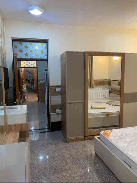 سلام عليكم شقه للايجار طابق  ثاني مكان كريعات شارع المعارض مقابيل الموارد المائيه الشقه جديده كلش كامله اي نقص مابيهه حجر مرمر ماطور ماء كيزر تانكيً بيهه واير سحب كامل بيهه ٤ انبير من ضمن الايجار يعني كهرباء كامله وبيهه خط انترنيت ونت كامله  السعر  ٤٠٠  ألف  الاتصال*********** 
***********
غرفه نوم وصاله مطبخ بلكونه خدمات الشقه كلش جديده ومرتبه وفقط عوائل بغداد
