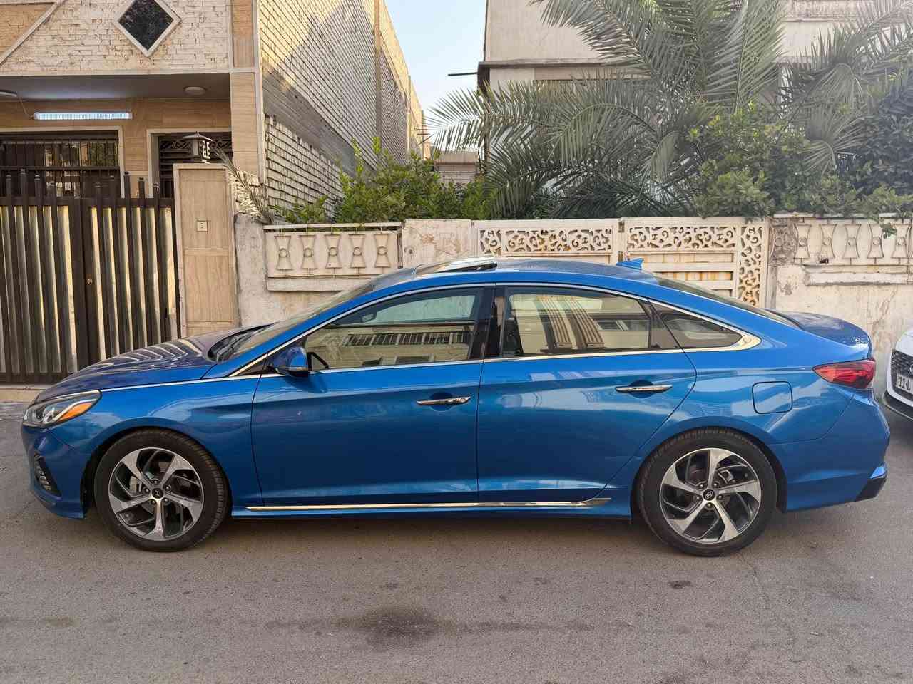 سوناتا 2018 فول السعر 113
محرك 2400
بصمة
تشغيل بصمة
جنطة بصمة
فتحة 
كراسي جلد
تشغيل عن بعد
رادر جانبي
رادار خلفي
شاشة جبيرة
كامرة دوارة
شاشة اعطال
سترين D
 صبغ موضوح بالسونر دبل كود بدون معجون
السيارة كلش نضيفة بدون نقص
بسمي السيارة مكان الاعضمية *********** بغداد, العراق

