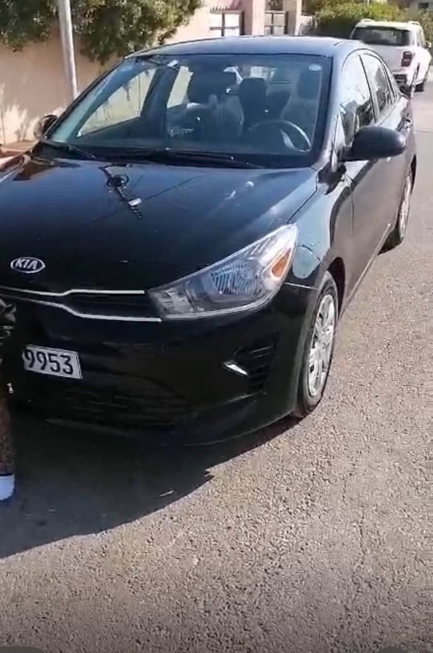 كيا ريو موديل 2021 
مواصفات عاديه معروفه وارد امريكي  شاشه نضام قياده اوتو وسبورت بيها 3 قطع كلير فقط من امريكا باب السايق خلف السايق والجاملغ الخلفي فقط بخ  
استفسار ***********  متوفر واتساب أربيل, العراق
