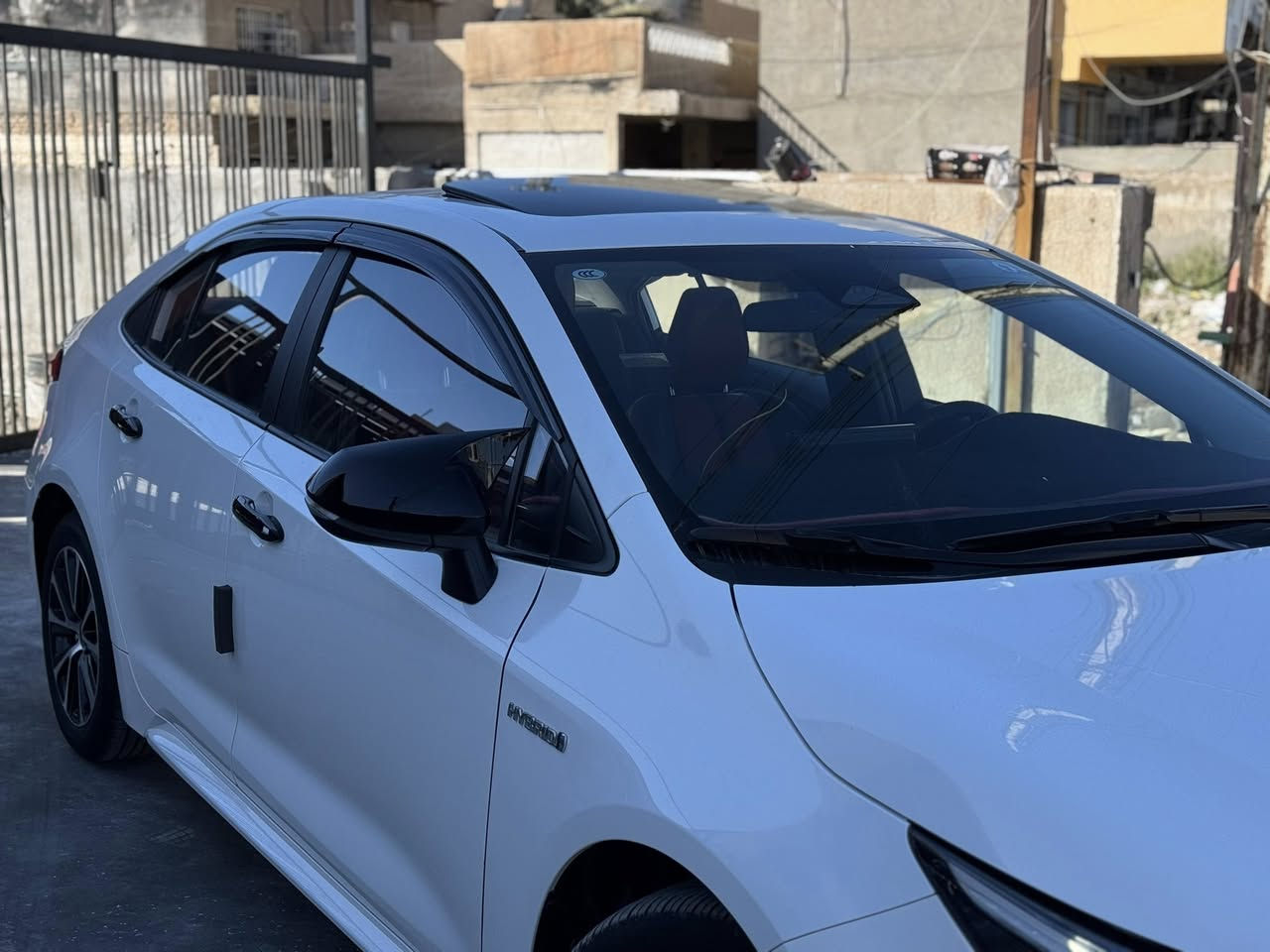 كورلا موديل 24 هايبرد فول 1/1 داخل احمر
السياره ماشيه 30 بعدها ع وضع الشركه مكفوله
كشنات جلد احمر
سلايد روف 
بصمه
تبريد شاشه
ويل كب 
محرك 1.800 
تحكم ستيرن 
و لد امامي و خلفي 
السياره مكفوله كفاله عامه 
مكاني بغداد حي الخظراء رقمي ***********
