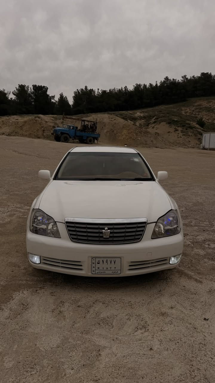 لەسەر ئیزنی ئەدمینی گوڵ 🌹
(شاهینە ٢٠٠٧ ساج مەلەکی)

١٨٠ی  مەکینە بچوکی گیڕ گەورە ئال توونی بازار
گیر مەکینە تەقەو ڕەقە بەشرت 
٢٥٠ی تەبعی مەسرەف تیا نییە ماڵی دووستە 
٢ پارچەی بۆیاخی یابانە 
بی دەعمو قرچو لیدراوی بە شەرت 
شوین سلیمانی 
***********
٧١ گەڵاو مەجالی کی زور کەم 
🤍
