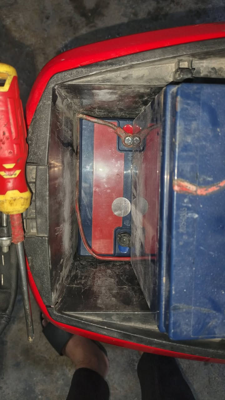 السلام عليكم دراجة شحن R9
للبيع دراجه بابيه شيء بس اشياه بسيطه ضربة واضحة بل صوره بدل باتري واحد بس دراجة نضيفه سعر 425وبيه مجال للتواصل ***********
