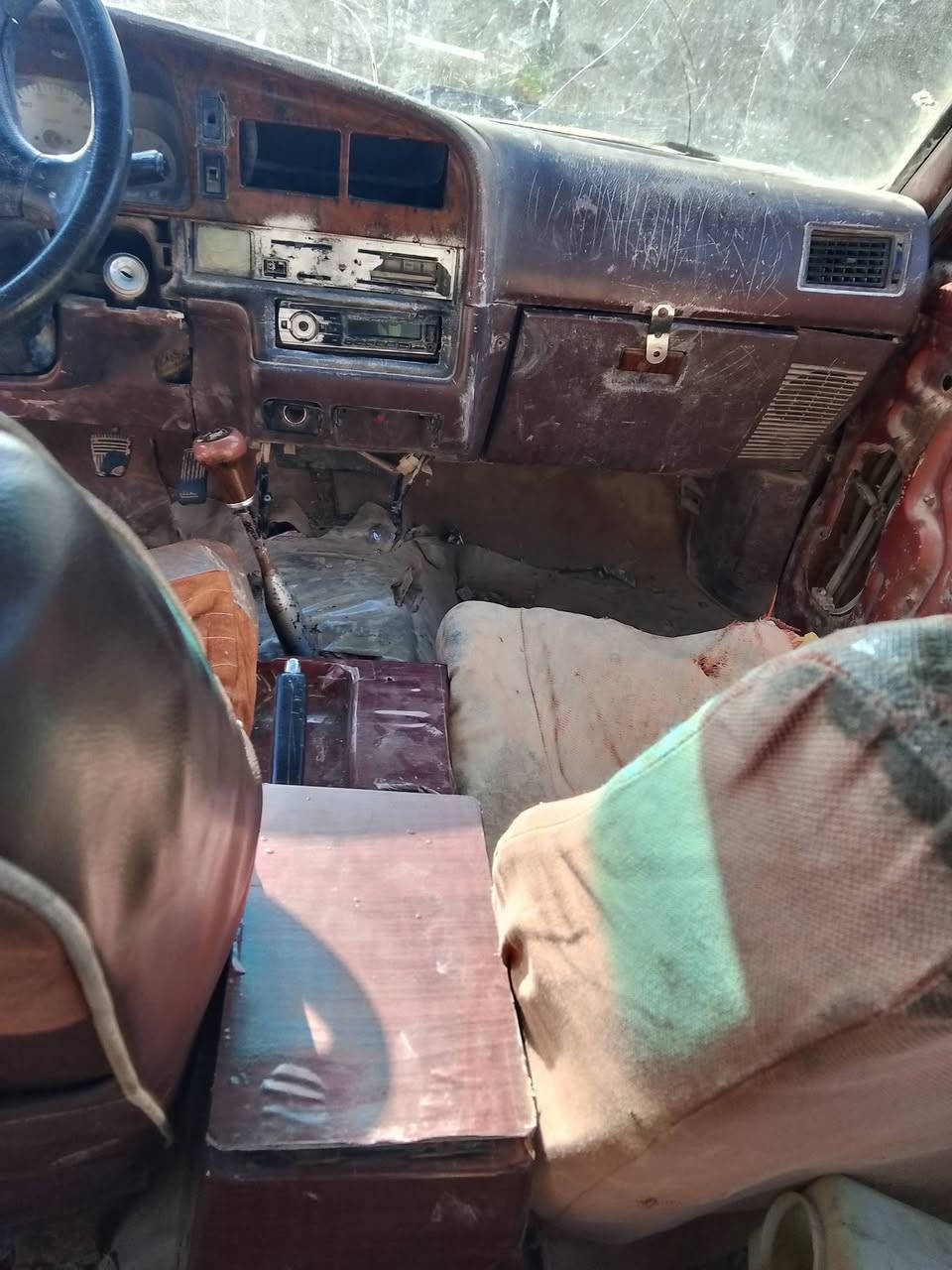 السلام عليكم.
بيكم دير موديل 2007 محرك 4y بخاخ بيها بخار متروكه 

كير شاصي اكسن گاردن مكفول تايرات عوزهن نفخ السعر 800قفل ..ميسان قضاء علي الغربي 

رقم الهاتف ***********
