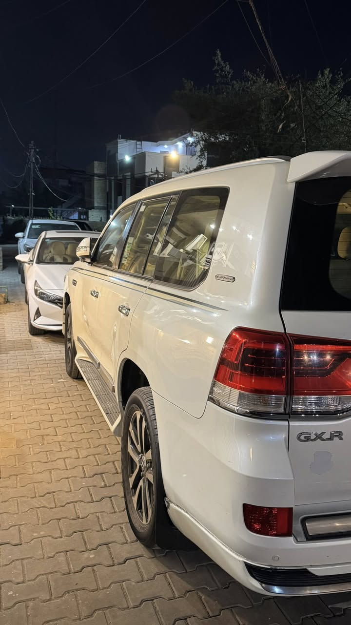 لاند كروزر فطيم  2016
سيارة فول مواصفات ماشية 104 كيلو حقيقي 

 صبغ جاملغ خلفي وصندوق العلوي اثر شخوط والجاملغ الامامي اثر حادث 
سعر 420 ورقة وبيها مجال

مكانها بغداد / حي العدل
  
رقم ***********
