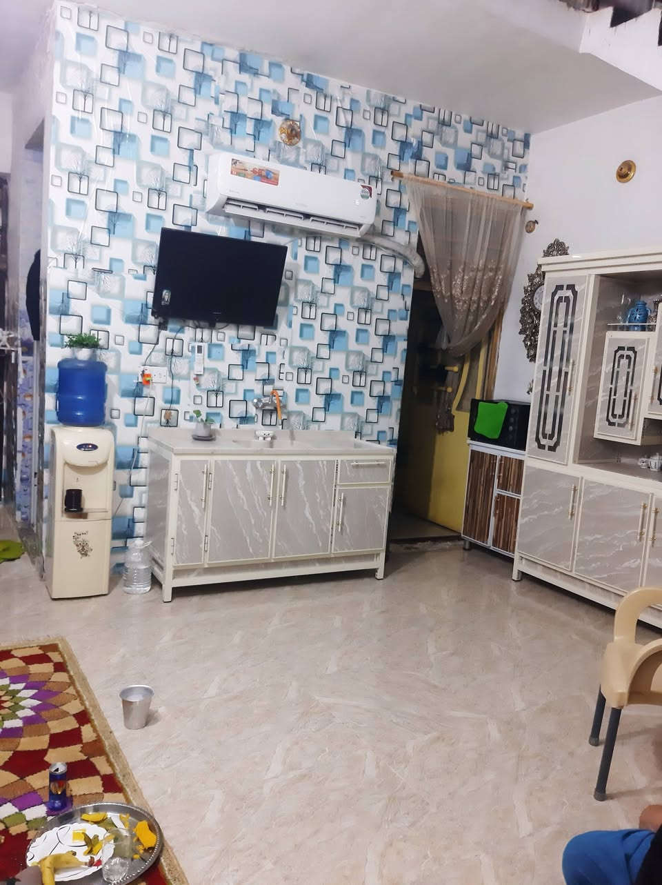 سلام عليكم بيت مساحه 100متر واجه 5 نزال20 
منطقة ضياء الحلفي قريب على عمارت ابو اسعد 
ثالث فرع قاط واحد فقط السعر والتصال  رقم *********** مكلف بنشر فقط
