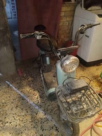 للبيع دراجه شحن فيها كم عطر خفيف تريد اذا تريدها راسلني على الواتساب ر...