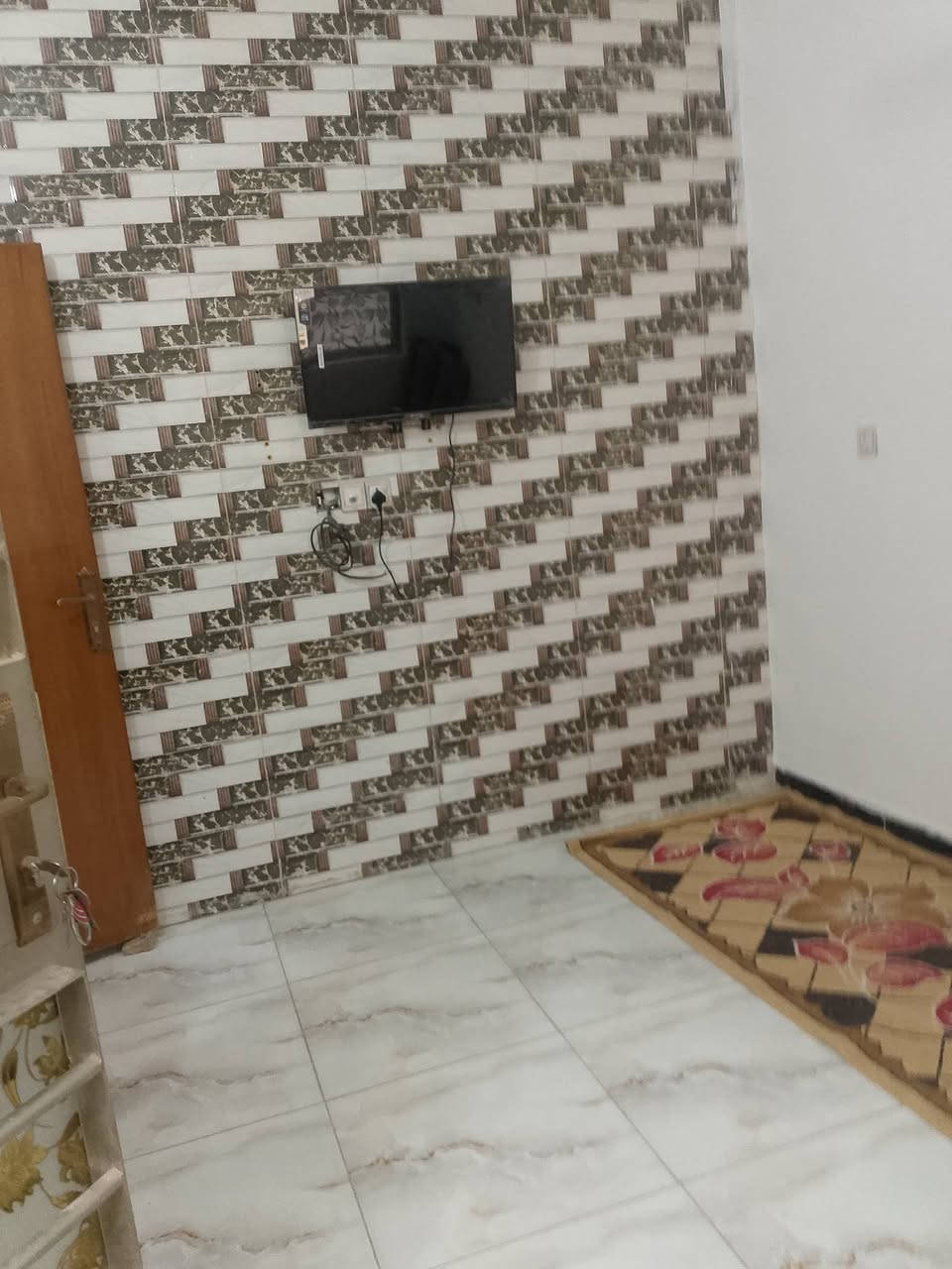 🏠 دار للبيع 
📍 الكاظمية الثانية الطي 
📍 نزال سليم بدايه النزال فرع الثالث 
📐 المساحة:65م
🛏️ صحيات وداخلية فوك وجوه صالة مطبخ حار وبارد هول منور  كبير بيت 🏠 جديد 
🛏️ الطابق الاول غرف نوم 🛌 ومطبخ وصاله وخدمات
طابق ونص
✨دار جديد وموقع ممتاز  👌  بناء 🚧 رفت 
📞 للاستفسار والمراسلة ‭***********
