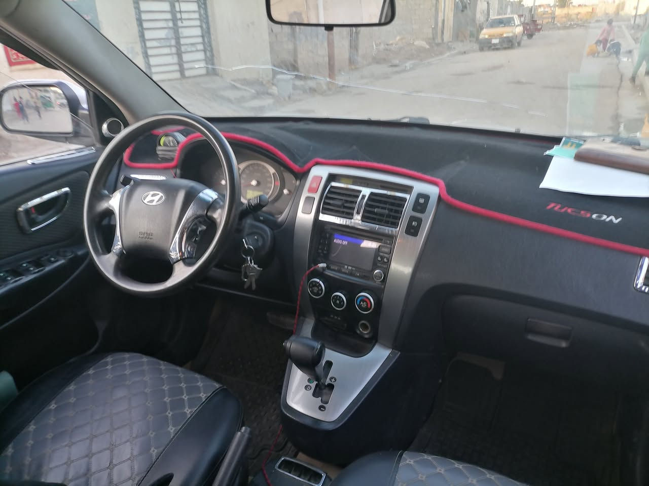 السلام عليكم شباب توسان للبيع موديل ٢٠٠٩ سيارة كفاله عامه سنويه ٢٨ رقم انكليزي بغداد مكينه وكير حدادين تخم تاير كفاله عامه سعر ١٢٣ هذا رقمي *********** لي حاب يشتري عنوان ميسان
