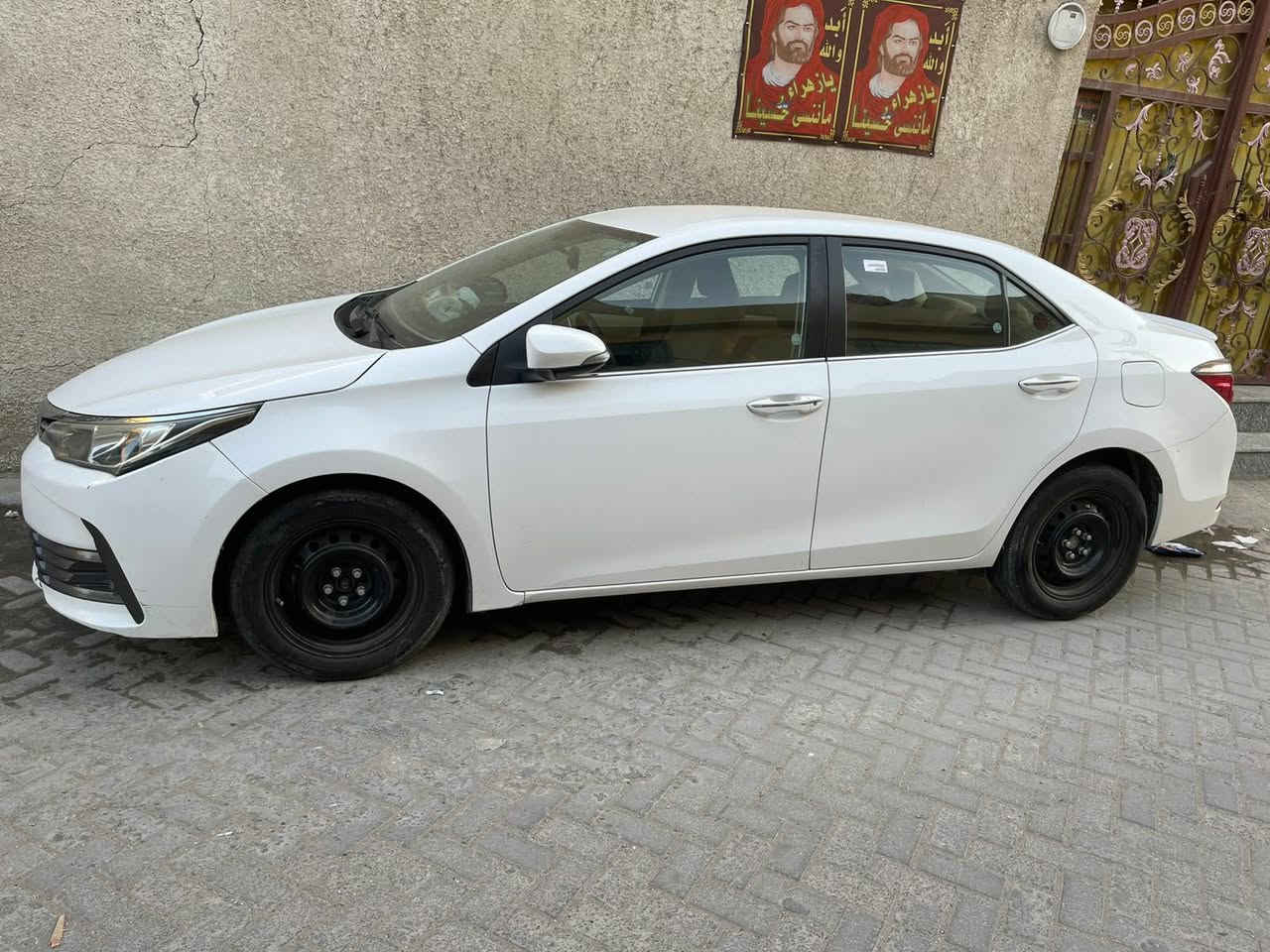 سلام عليكم…… مكلف بل نشر 
للبيع كورلا خليجي مديل 2018 رقم أربيل وكاله عامه بأسمي شرط التحويل سياره ماشيه 149 كيلو متر كفاله عامه والسونار مرفق بل منشور والسياره جاهزه بدون نقص للاخير فول مواصفات لمتد مكينه 2000 
السعر 155وبيهه مجال 
عنواني بغداد 

***********
