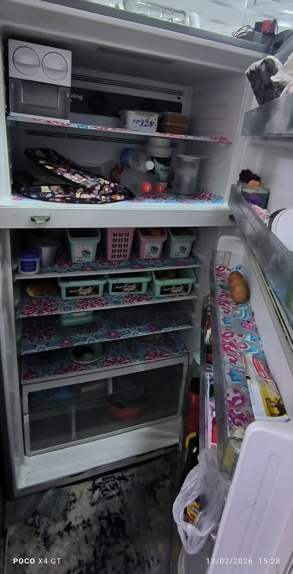 ثلاجة هيتاشي للبيع ( محور من نظام بخاخ الي نظام فريزر ) السعر 350 مكاني النجف الكوفه قرب نفق المختار للتواصل الاتصال على الرقم ***********
