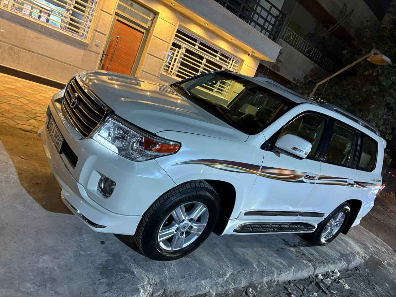 سلام عليكم
لاندكروز 2012 للبيع
سياره نظيفه جداً جداً جداً واضحه بـ صور 
سياره فطيم فولل
كشن كهرباء 
طفايه 
جام شفط 
بصمه ابواب 
فتحه 
موصفات لاندكروز معروفه ميحتاج احجي بيها

سياره بيها ملاحضات * 
سونار موجود في المنشور 
صبغ فقط فقط  نص البنيد
يوجد بارد قليل في المكان 
يوجد سونار في الصور 

رقم سياره بغداد الجديد 
رقم بأسمي بأسمي حصراً 

عنوان سياره بغداد زيونه 
للستفسار والسعر الاتصال ع رقم الاتي 
***********
