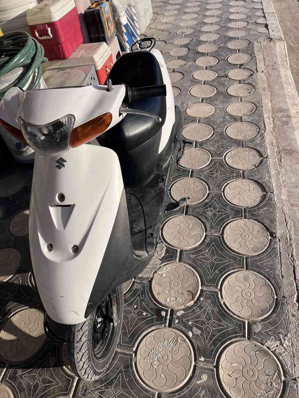 سلام عليكم دراجة للبيع سازوكي  فول نضافه كله جديده كهربائيات كله شغاله اخت الوكيل اوراق سعر 450 وبيه مجال   وذا ماعجبك السعر لاتخابر ***********
