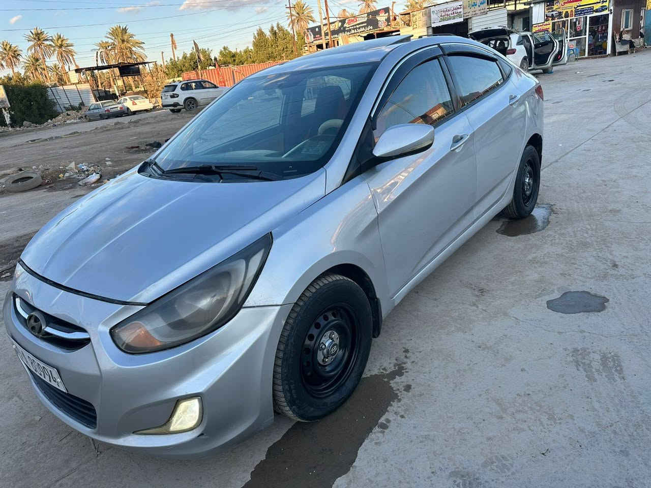 السلام عليكم 
اكسنت خليجي فول موصفات لون رصاصي موديل 2015  رقم واسط لوحات انكليزي تحويل مباشر  
__________ 
مكينه ١٦٠٠ قطرتين دوش المرغوب تبريد ثلج 
مكفوله من الضربه والحادث فقط رش ٣ قطع اثر دحجات  تخم تاير جديد حداديه جديده 
------------السعر ٨٥ 
العنوان الديوانيه مركز ***********
