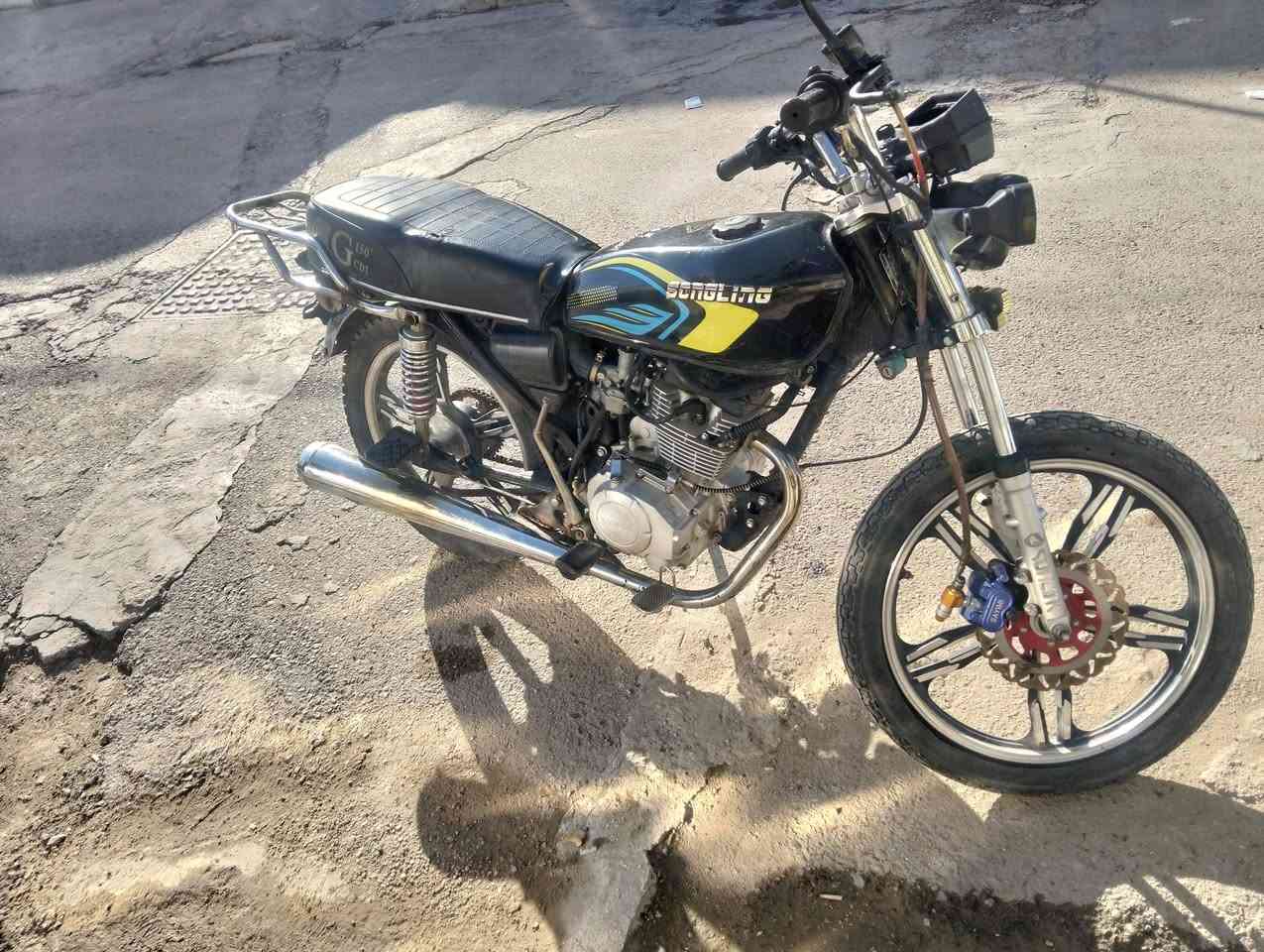 سلام عليكم 
دراجه ايراني مديل 24
دراجه نضيفه  اخت الزيرو  المكينه 200
 السعر 450
الموقع البياع
الرقم***********
