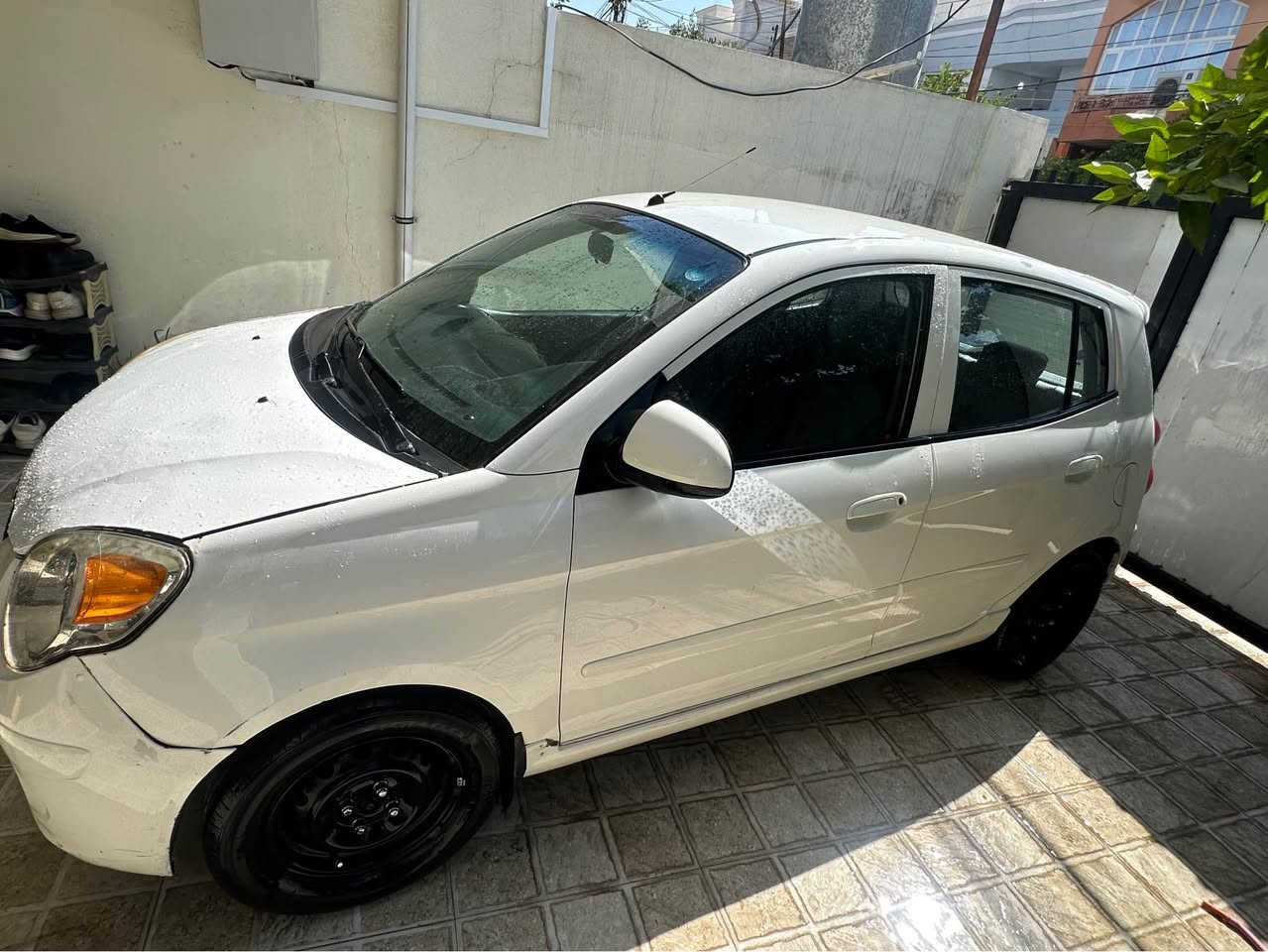 ***********

كيا بيكانتو 
مديل 2009

تبريد شغال 
سنوية 2026 
سياره باسمي 
تحويل او وكاله شرط 
محرك كير نظيفات 

بيها تعديل بالبونيد 
وبيها جاملغ خلفي 
واكو طخات خفيفه هم

ماجاوب تعاليق اتصل ع خط كركوك, العراق
